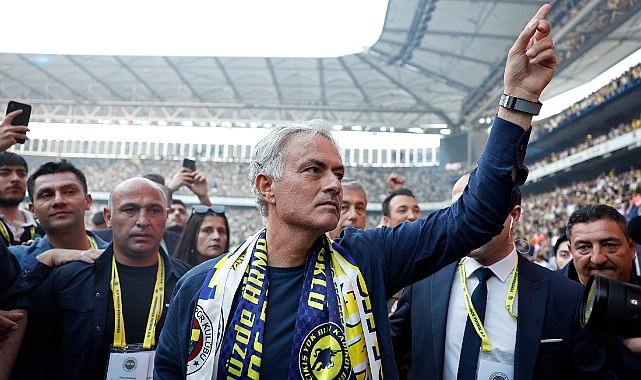 Jose Mourinho, l'allenatore del Fenerbahce